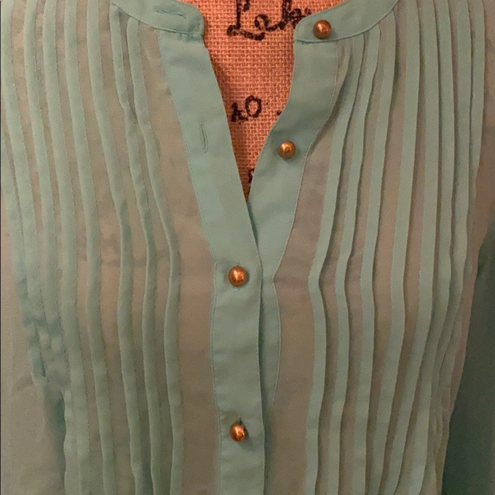 🦋green blouse🦋 - Picture 2 of 2